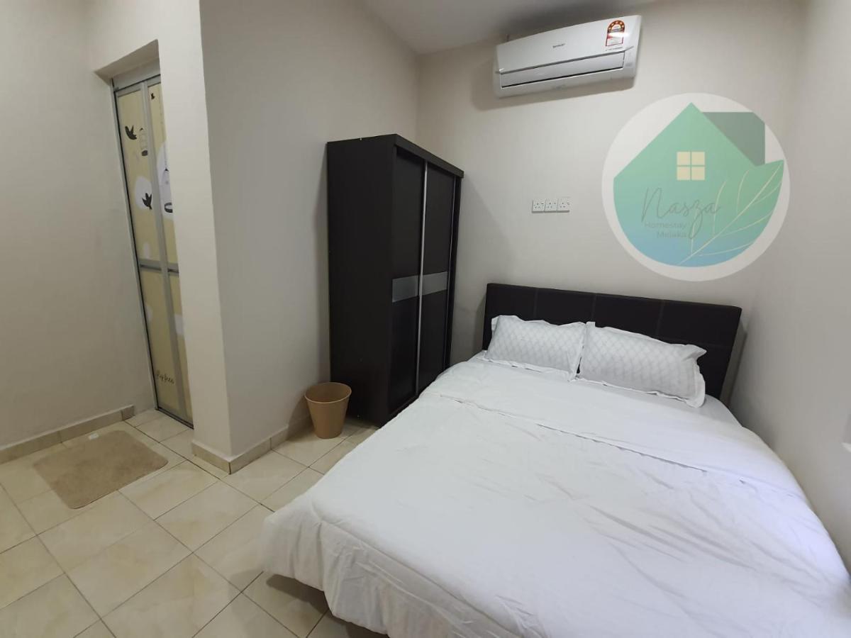 Swimming Pool With 5 Bedroom House Full Ac Near Stadium Hang Jebat Malacca Exterior photo