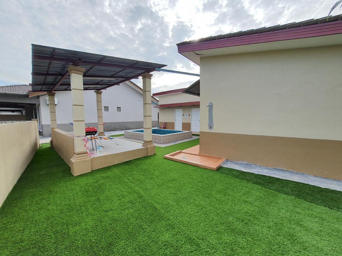 Swimming Pool With 5 Bedroom House Full Ac Near Stadium Hang Jebat Malacca Exterior photo