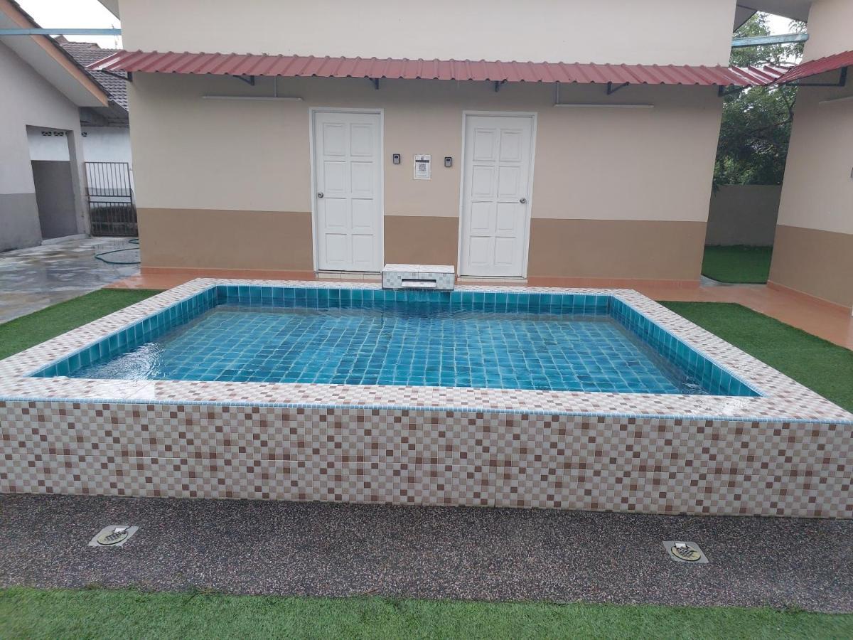Swimming Pool With 5 Bedroom House Full Ac Near Stadium Hang Jebat Malacca Exterior photo